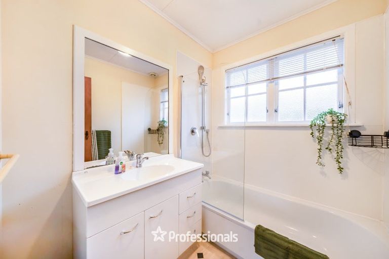 Photo of property in 73 Norana Road, Timberlea, Upper Hutt, 5018