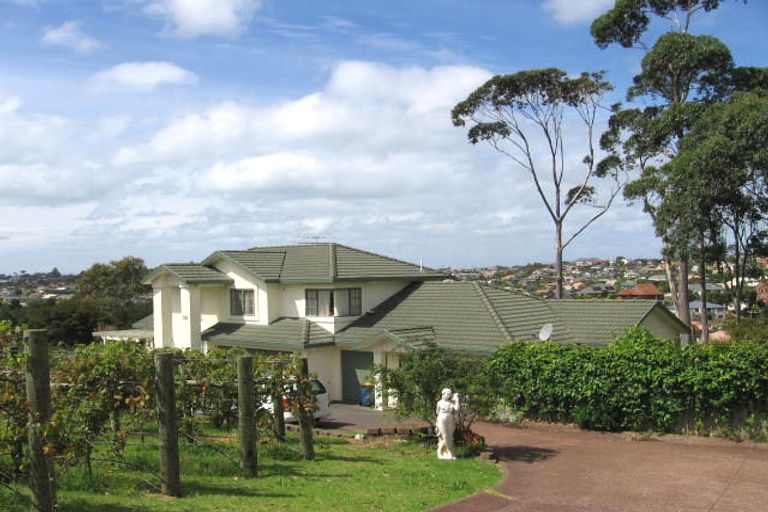 Photo of property in 26 Lorikeet Place, Unsworth Heights, Auckland, 0632