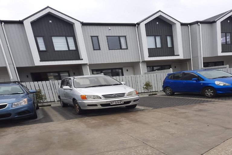 Photo of property in 1/66 Swanson Road, Henderson, Auckland, 0610