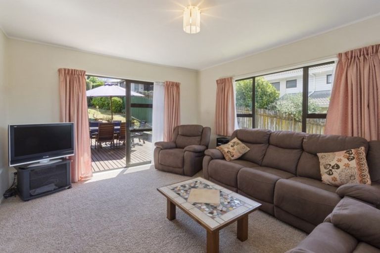Photo of property in 94 Gosford Drive, Botany Downs, Auckland, 2010