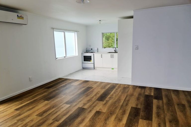 Photo of property in 11 Rerewai Place, Kelston, Auckland, 0602