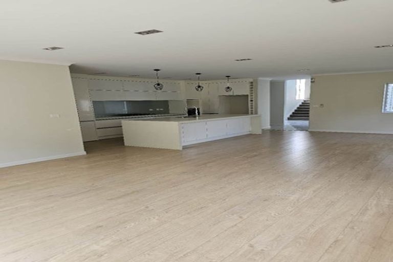 Photo of property in 35 Huntington Park Drive, Greenhithe, Auckland, 0632