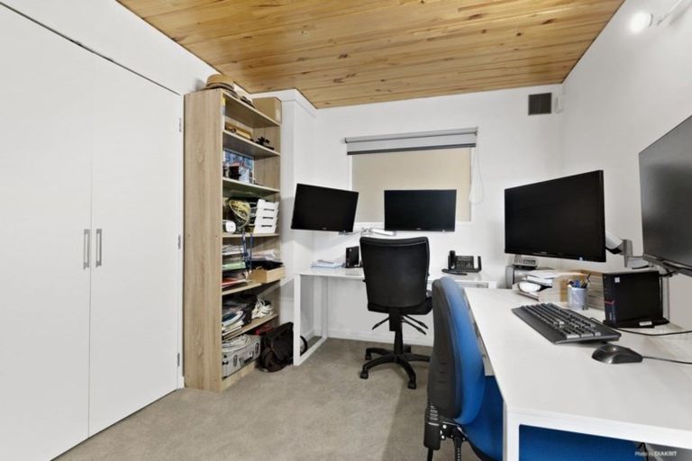 Photo of property in Stadium Garden Flats, 106/107 Thorndon Quay, Pipitea, Wellington, 6011