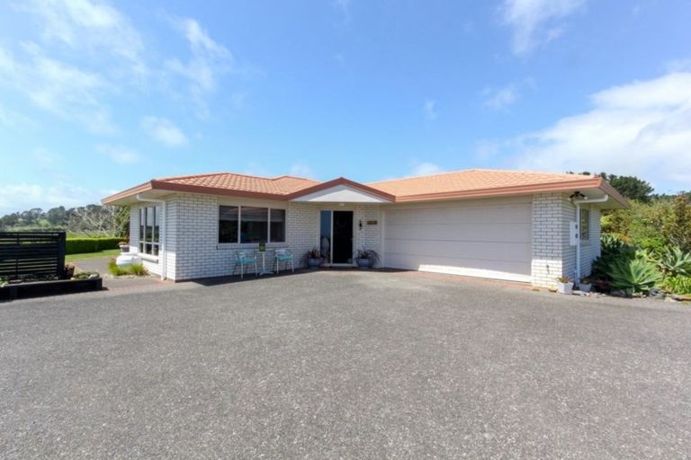 Photo of property in 171 Sealy Road, Omata, New Plymouth, 4374