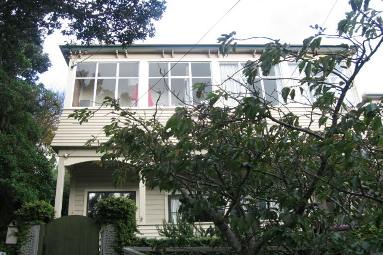 Photo of property in 16 Lindum Terrace, Roseneath, Wellington, 6011