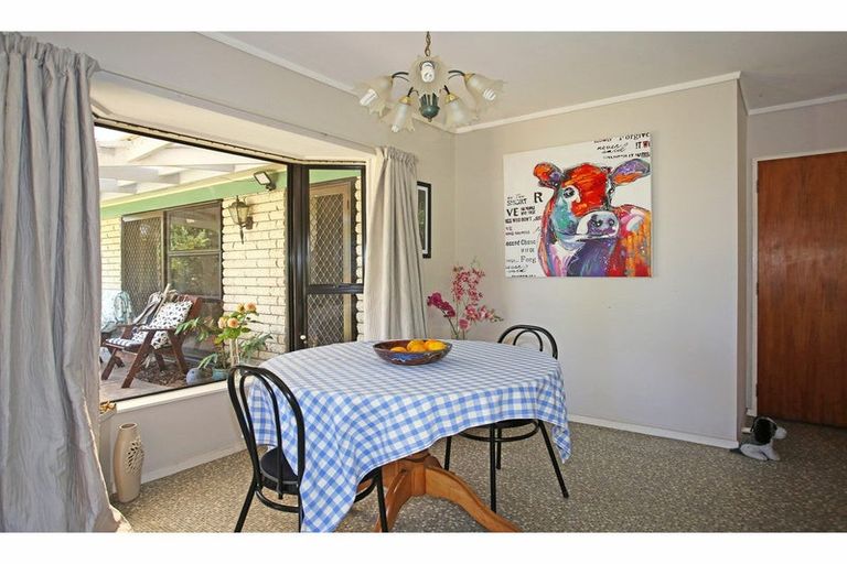 Photo of property in 8 Godwit Place, Waiuku, 2123