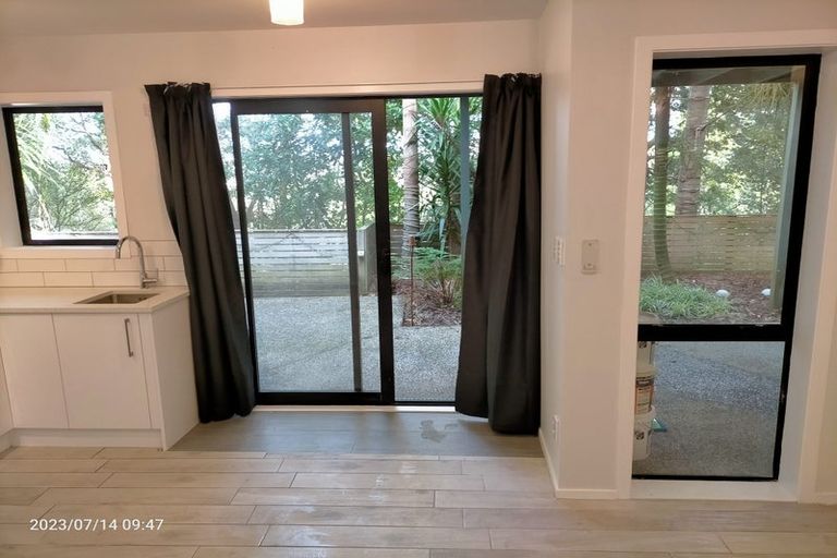 Photo of property in 24 Heaton Grove, Chatswood, Auckland, 0626