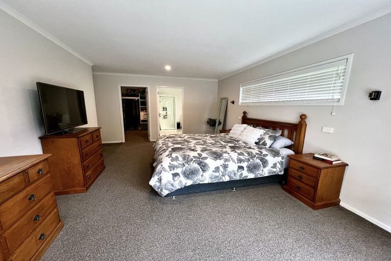 Photo of property in 22b Sunnyvale Road, Swanson, Auckland, 0614