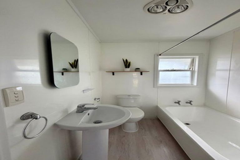 Photo of property in 2/405 Lake Road, Takapuna, Auckland, 0622