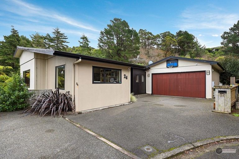 Photo of property in 22-24 Onehuka Road, Tirohanga, Lower Hutt, 5010