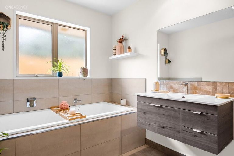 Photo of property in 19 Franklin Drive, Rangiora, 7400