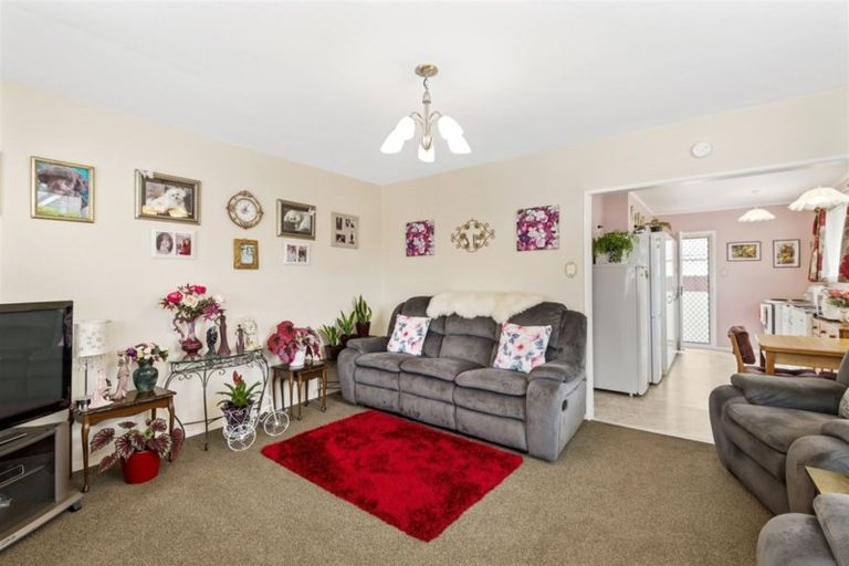 Photo of property in 6b De Bloge Place, Burwood, Christchurch, 8061