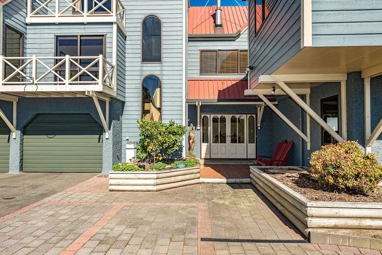 Photo of property in 22 Shakespeare Road, Bastia Hill, Whanganui, 4500