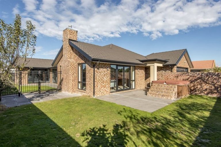 Photo of property in 4 Date Crescent, Aidanfield, Christchurch, 8025