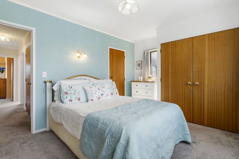 Photo of property in 8 Helvetia Drive, Browns Bay, Auckland, 0630