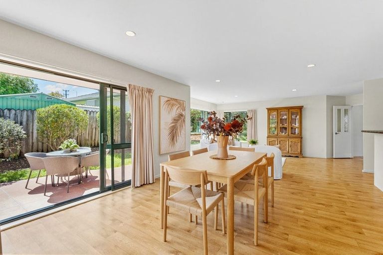 Photo of property in 52 Kath Hopper Drive, Orewa, 0931