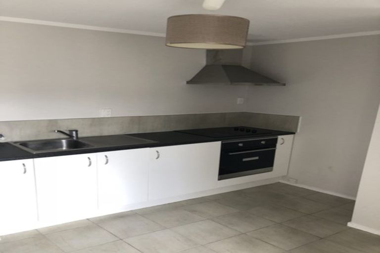 Photo of property in 23 Puketea Street, Blockhouse Bay, Auckland, 0600