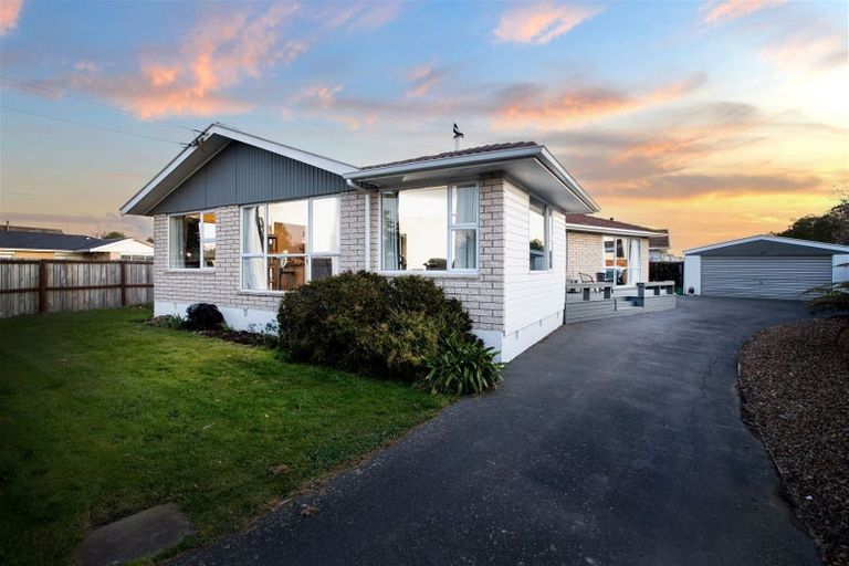 Photo of property in 426 Mairehau Road, Parklands, Christchurch, 8083