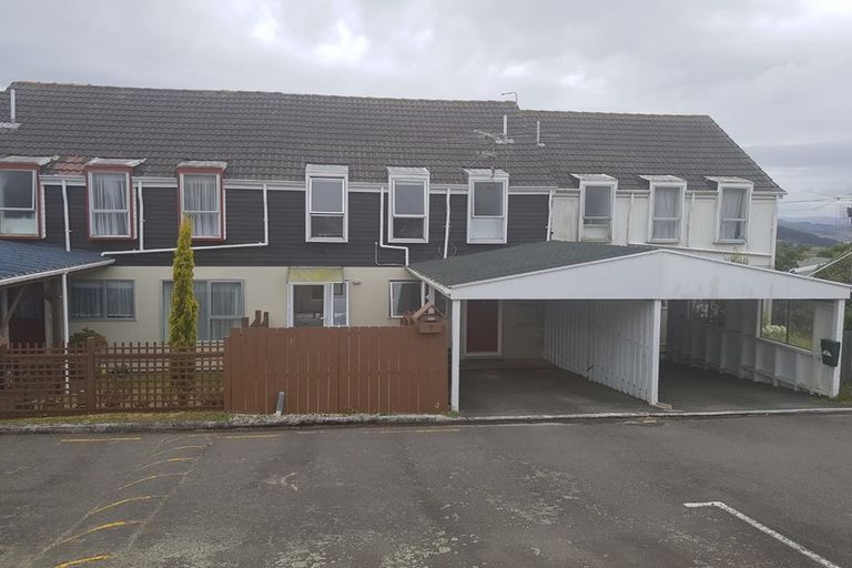 Photo of property in 7 Hollydale Grove, Churton Park, Wellington, 6037