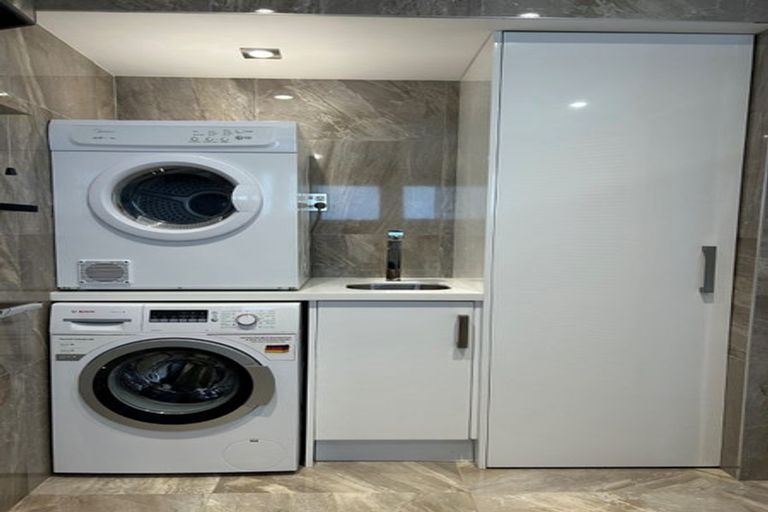 Photo of property in 122 Aeroview Drive, Beach Haven, Auckland, 0626