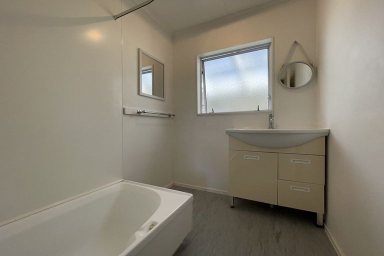 Photo of property in 5 Newton Place, Westbrook, Palmerston North, 4412