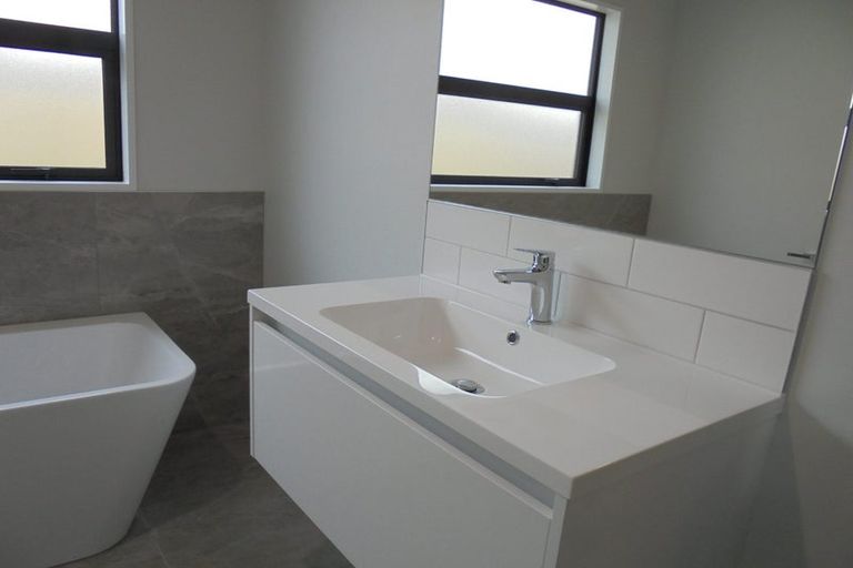 Photo of property in 37 Chrysolite Place, Belfast, Christchurch, 8051