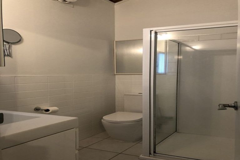 Photo of property in 949 East Coast Road, Torbay, Auckland, 0630