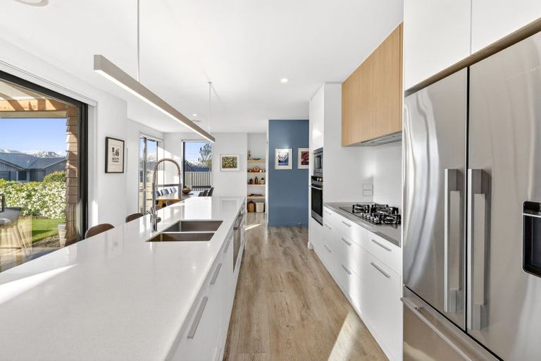 Photo of property in 12 Sapphire Spring Rise, Wanaka, 9305