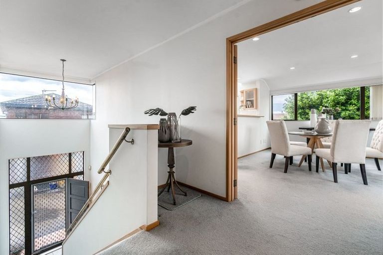 Photo of property in 2/14 Raleigh Road, Northcote, Auckland, 0627