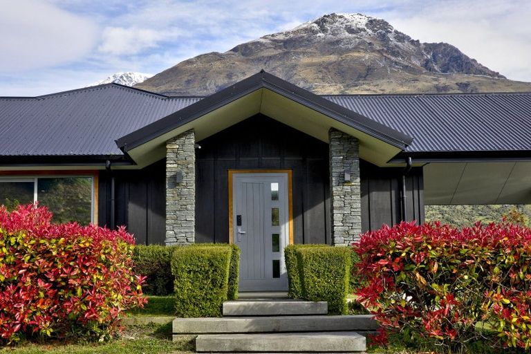 Photo of property in 6 Oxfordshire Avenue, Lower Shotover, Queenstown, 9304