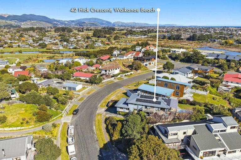 Photo of property in 42 Hicks Crescent, Waikanae Beach, Waikanae, 5036