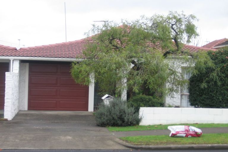 Photo of property in 3/16 Settlement Road, Papakura, 2110