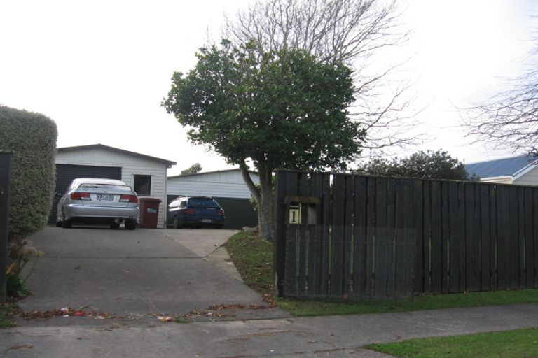 Photo of property in 1 Willowstream Grove, Cloverlea, Palmerston North, 4412