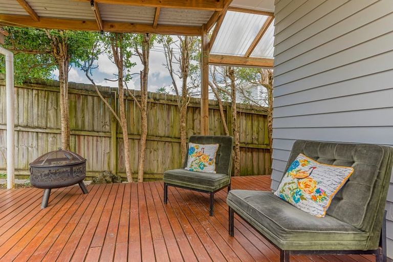 Photo of property in 10 Marie Crescent, Te Atatu South, Auckland, 0610