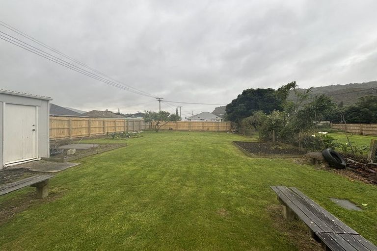 Photo of property in 124 Hewer Crescent, Naenae, Lower Hutt, 5011