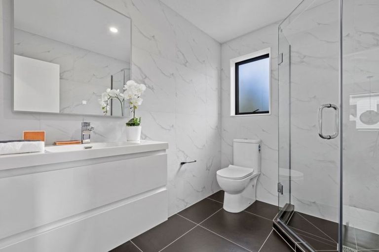 Photo of property in 31a Weatherly Road, Torbay, Auckland, 0630