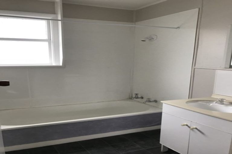Photo of property in 2/51 Saint Johns Street, Woolston, Christchurch, 8062
