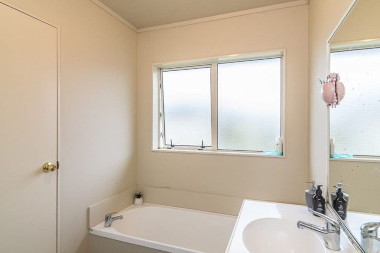 Photo of property in 105 Makarini Street, Paraparaumu, 5032