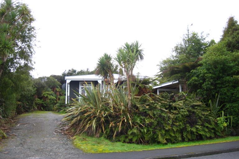 Photo of property in 8 Ahau Street, Moana, 7872