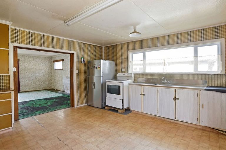 Photo of property in 147 Wainuiomata Road, Wainuiomata, Lower Hutt, 5014