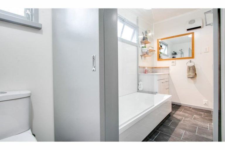 Photo of property in 85 Milton Road, Bluff Hill, Napier, 4110