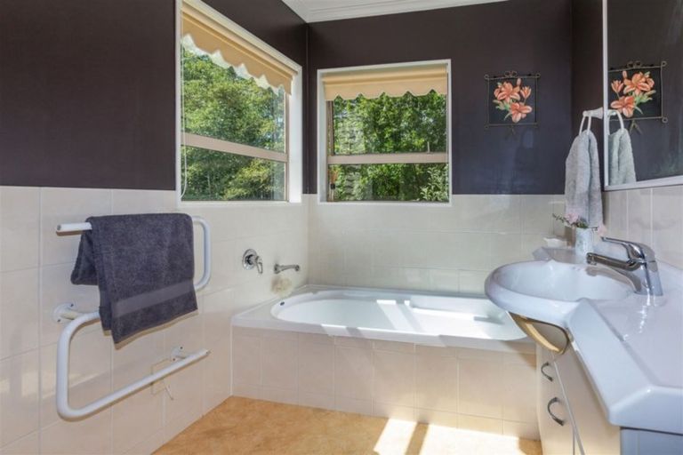 Photo of property in 1b Governors Heights, Whangamata, 3620