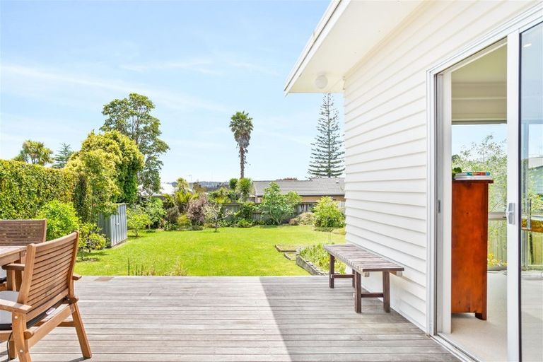 Photo of property in 31 Vodanovich Road, Te Atatu South, Auckland, 0610
