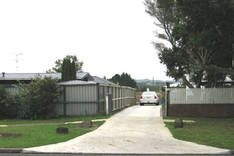 Photo of property in 490e Don Buck Road, Massey, Auckland, 0614