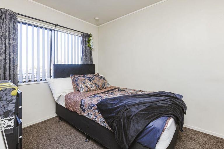 Photo of property in 16a Hatherley Place, Clendon Park, Auckland, 2103