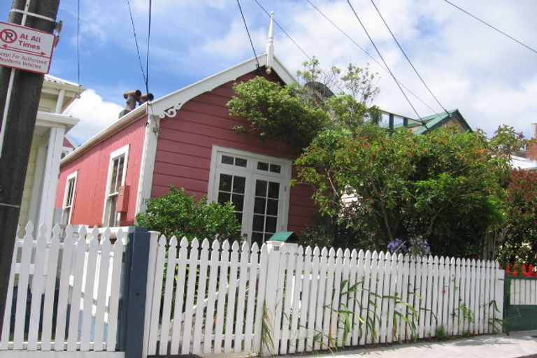 Photo of property in 18 Moir Street, Mount Victoria, Wellington, 6011