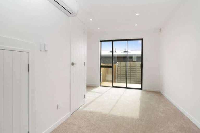 Photo of property in 5/4017 Great North Road, Glen Eden, Auckland, 0602