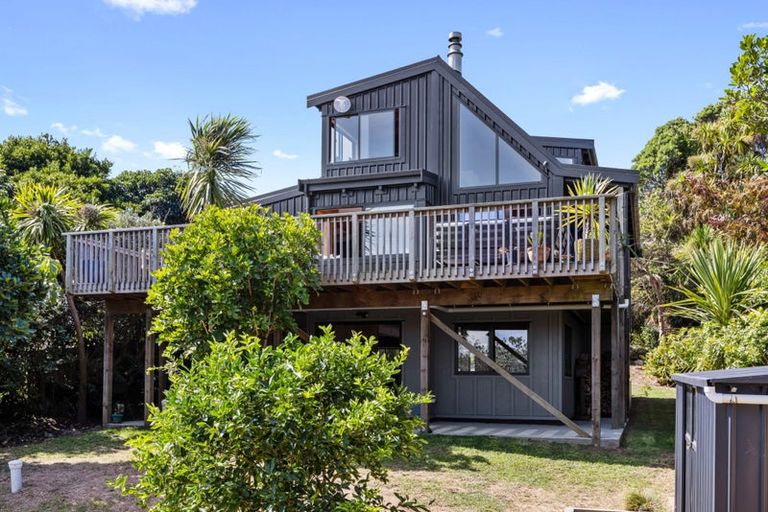 Photo of property in 4 Hillside Crescent, Leigh, 0985