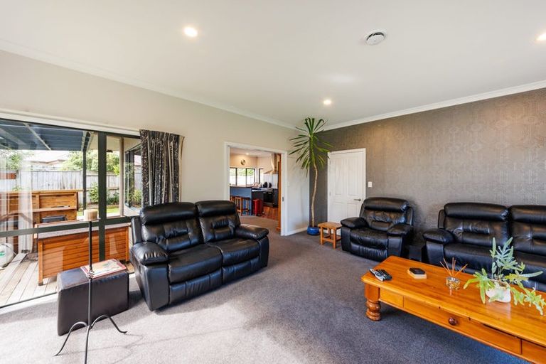 Photo of property in 15 Silkwood Place, Fitzherbert, Palmerston North, 4410