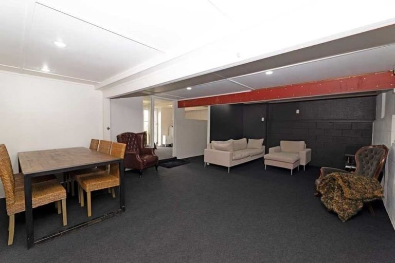 Photo of property in 5b Tirimoana Road, Te Atatu South, Auckland, 0602